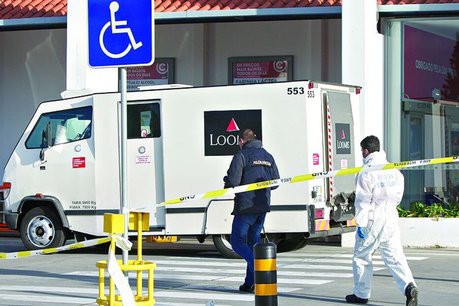 ADN, homicidas, A16, crime, roubo, assalto, pj, Unidade de Contraterrorismo, Cascais, Sintra