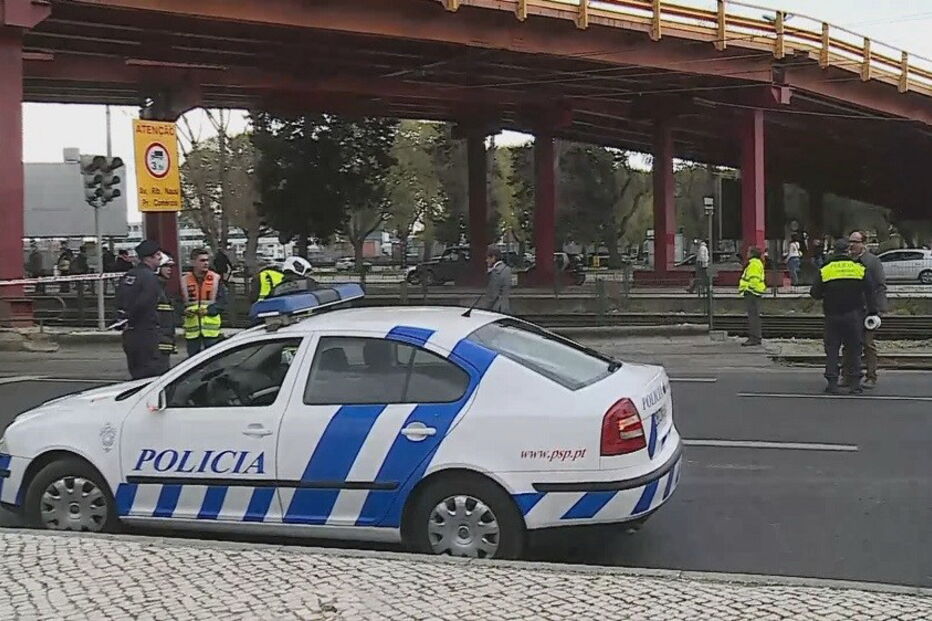 Problemas na estrutura e queda de objetos motivaram corte de circulação no Viaduto de Alcântara