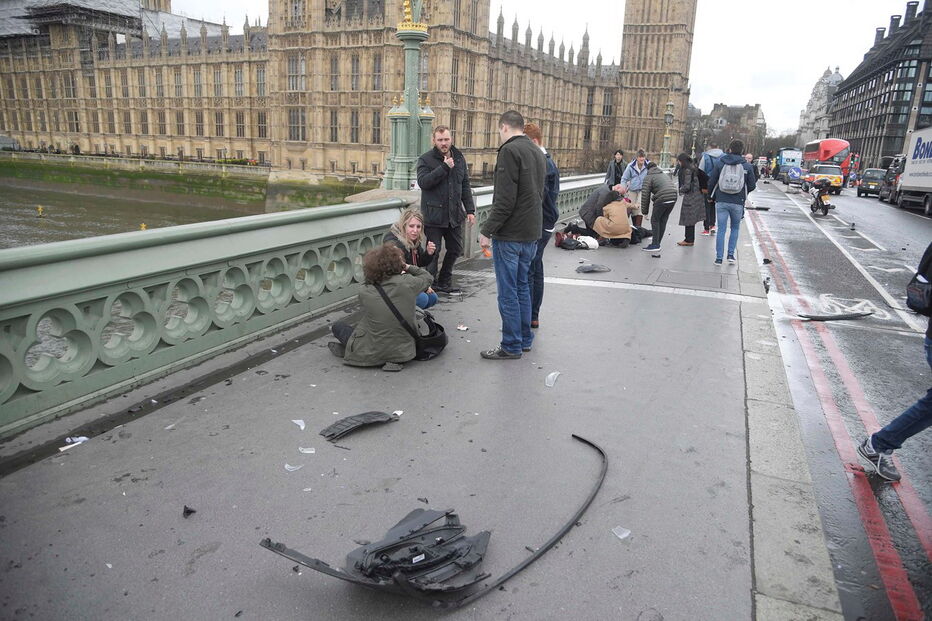 Várias pessoas foram atropeladas na ponte de Westminster