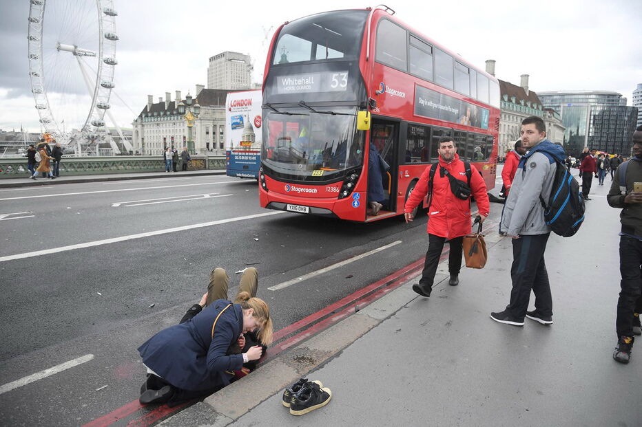 Várias pessoas foram atropeladas junto à ponte de Westminster, em Londres