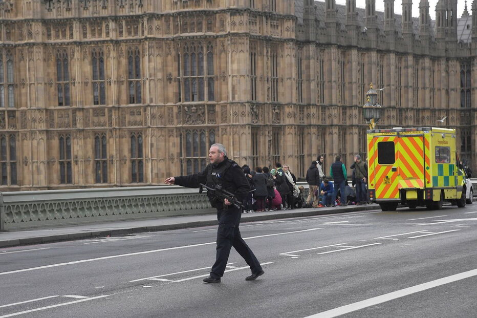 Várias pessoas feridas na ponte de Westminster e junto ao Parlamento inglês