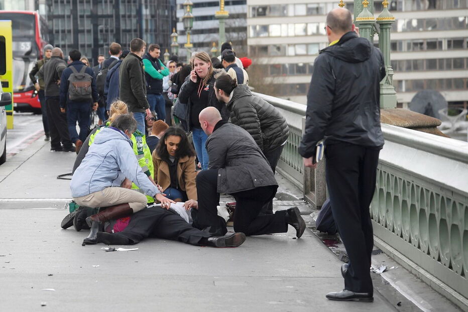 Várias pessoas feridas na ponte de Westminster e junto ao Parlamento inglês