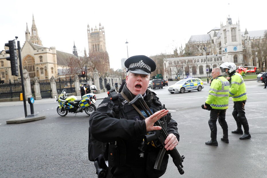 Várias pessoas feridas na ponte de Westminster e junto ao Parlamento inglês