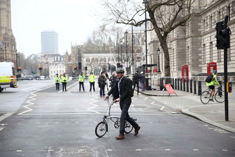 Londres acordou num clima de tensão, um dia depois de um ataque terrorista ter provocado quatro mortos e 29 feridos