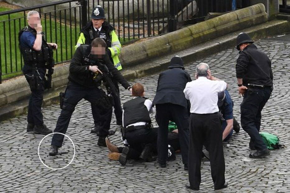 Khalid Masood atropelou dezenas de pessoas antes de embater com o carro no gradeamento do Parlamento inglês, em Londres