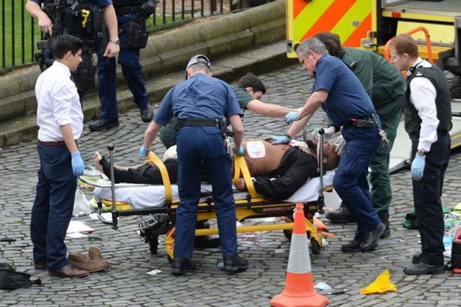 Khalid Masood atropelou dezenas de pessoas antes de embater com o carro no gradeamento do Parlamento inglês, em Londres