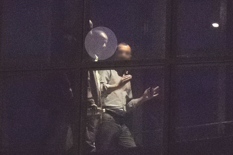 Abdessalam Tazi (ao centro) ficou em prisão preventiva na cadeia de alta segurança de Monsanto 