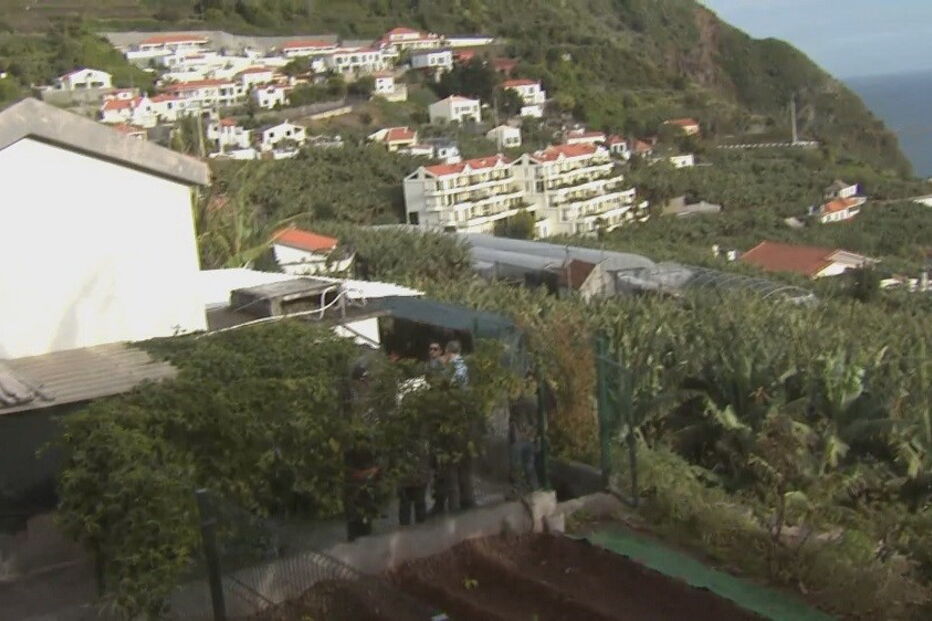 Corpo foi encontrado na casa onde vivia a vítima, na Madeira, com sinais de grande violência