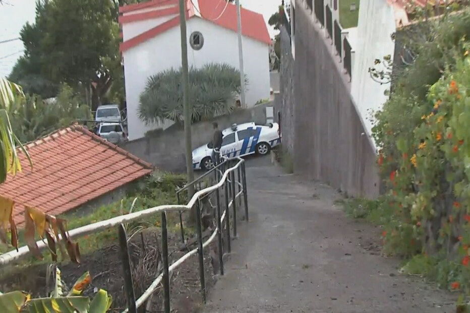 Corpo foi encontrado na casa onde vivia a vítima, na Madeira, com sinais de grande violência