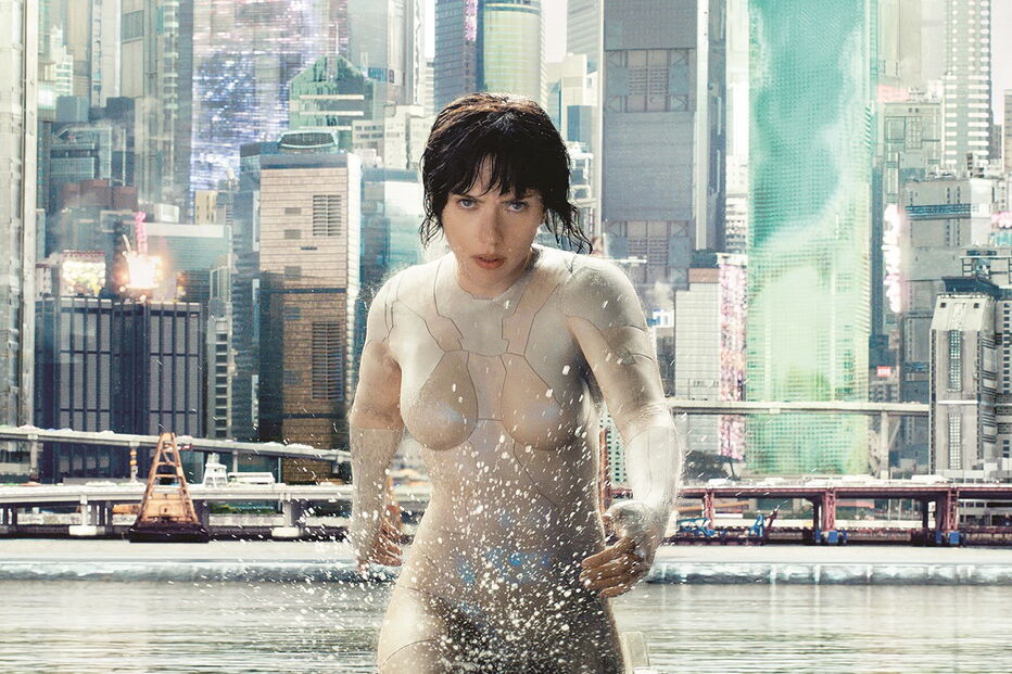 Scarlett Johansson numa cena do filme ‘Ghost in the Shell: Agente do Futuro’, que estreia amanhã nas salas nacionais