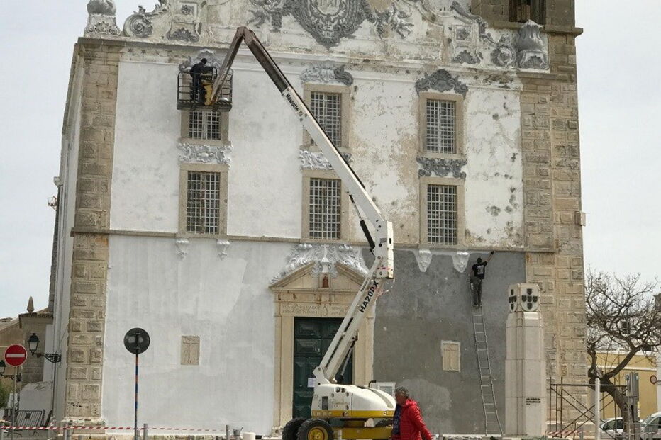 paróquia, obras ilegais, igreja matriz, Direção Regional de Cultura, autorização, Algarve, olhão