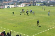 Jogador da equipa de Macaco agride árbitro durante jogo