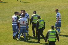 Jogador da equipa de Macaco agride árbitro durante jogo