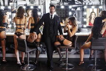 Travers Beynon, 'O Homem dos Doces', mostra o que se passa na mansão 'Loja dos Doces'