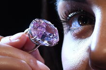 Diamante 'Pink Star' foi vendido em leilão por 66,8 milhões de euros