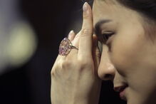 Diamante 'Pink Star' foi vendido em leilão por 66,8 milhões de euros