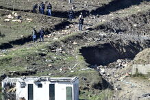 No local continuam mais de 80 operacionais, apoiados por 9 viaturas, de 9 entidades diferentes