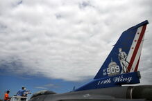 Avião F16 desepenhou-se perto da base de Andrews, em Maryland