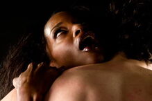 Mulher atinge orgasmo