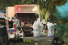 A 14 de julho 2016 um camião atropelou uma multidão na marginal de Nice