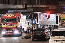 Camião usado no ataque é retirado