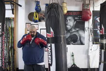 Paulo Seco tem 46 anos e lidera uma academia de boxe no Casal Ventoso, em Lisboa