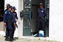 Corpo da idosa foi retirado da casa onde vivia, em Alvalade, pela PSP. Auzenda Ferreira, de 83 anos, vivia sozinha    