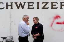 Idosa de 86 anos detida após pintar frase numa parede do Banco Nacional Suíço