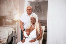 Martina Big é alemã e conta com o apoio do namorado nas cirurgias estéticas que já fez