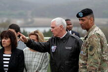 Mike Pence na Zona Desmilitarizada (DMZ), entre a Coreia do Norte e a Coreia do Sul