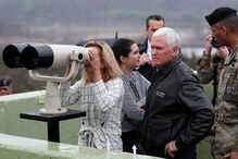 Mike Pence na Zona Desmilitarizada (DMZ), entre a Coreia do Norte e a Coreia do Sul