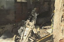 Aeronave ficou completamente destruída na queda, seguida de incêndio