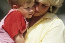 O príncipe Harry tinha 12 anos quando a princesa Diana morreu num trágico acidente de carro, em 1997