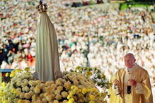 2017-04-17_19_09.42 João Paulo II Fátima 1991 DR.jpg