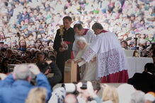 2017-04-17_19_14.13 Bento XVI Fátima  Pedro Garcia3 Flash.jpg