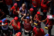 Imagens violentas da contestação a Maduro na Venezuela