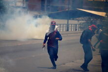 Imagens violentas da contestação a Maduro na Venezuela