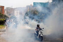 Imagens violentas da contestação a Maduro na Venezuela