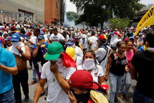 Imagens violentas da contestação a Maduro na Venezuela