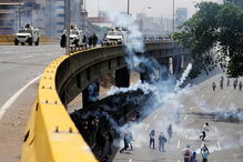 Imagens violentas da contestação a Maduro na Venezuela