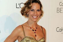 Atriz Hilary Swank grávida pela terceira vez aos 52 anos