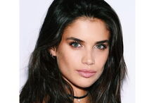 Sara Sampaio brilha na Vogue