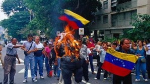 Dois mortos durante protestos na Venezuela contra Presidente Maduro