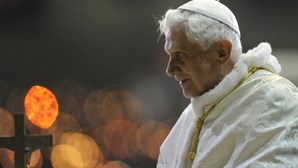 Papa emérito Bento XVI acusado de inércia face a casos de abuso sexual