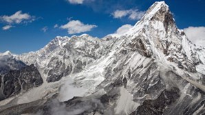 Dois alpinistas morrem de exaustão no Monte Evereste