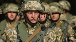 Soldado russo revela à mãe que tropas de Vladimir Putin matam militares feridos na Ucrânia