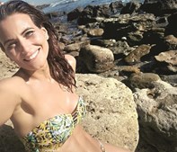 Famosas Exibem Curvas Na Praia Famosos Correio Da Manh