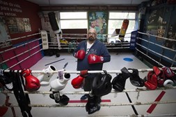 Paulo Seco tem 46 anos e lidera uma academia de boxe no Casal Ventoso, em Lisboa