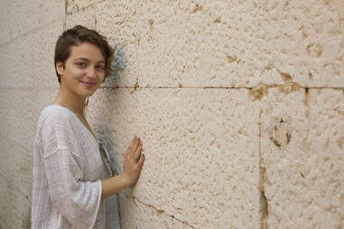 Filha da Lei, Bruna Quintas, Criação, Alba Baptista, Julie Sargeant, Belmonte, Rosa do Canto, Morangos, Rosário, atriz, realizador