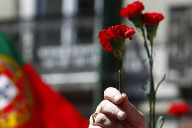 Celebração do 25 de Abril no Porto com Carlão e Galandum Galundaina